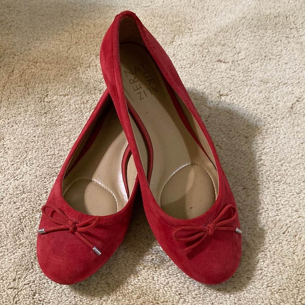 Red Naturalizers, closed toe suede flats size 6.5N